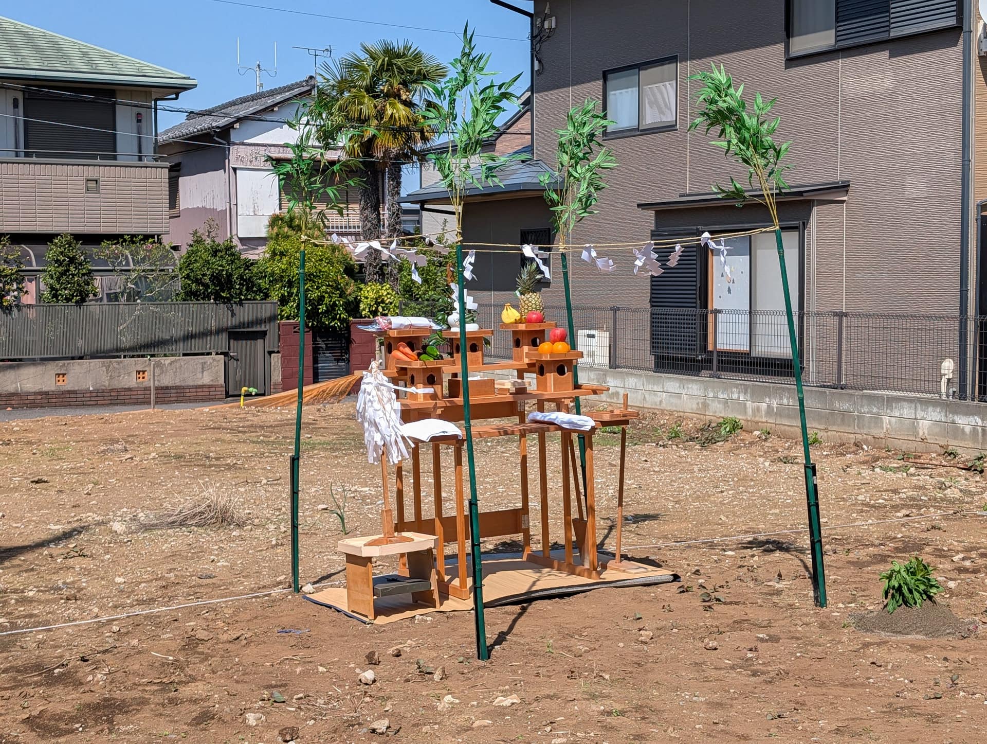 豊受稲荷本宮が準備する地鎮祭の祭壇と神具一式